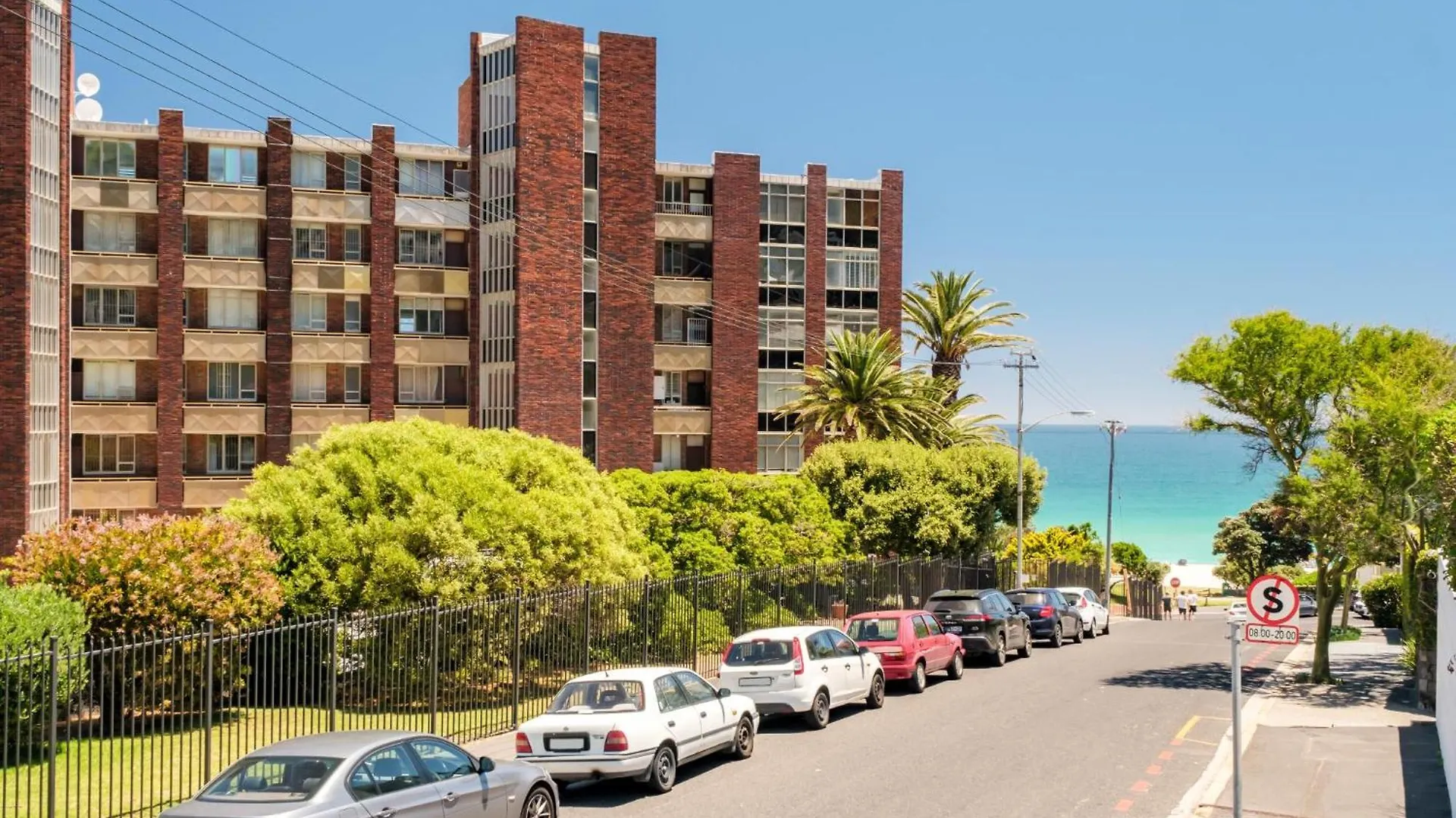 Camps Bay Beachside 2Bed W Sea View Cloud 9 Cape Town 0*,  South Africa