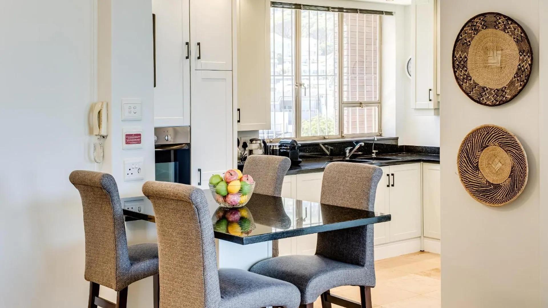 Camps Bay Beachside 2Bed W Sea View Cloud 9 Cape Town Apartment