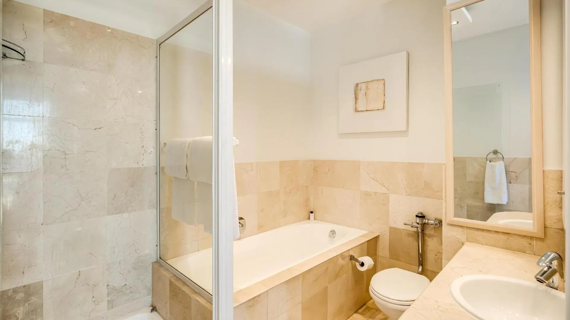 Camps Bay Beachside 2Bed W Sea View Cloud 9 Cape Town