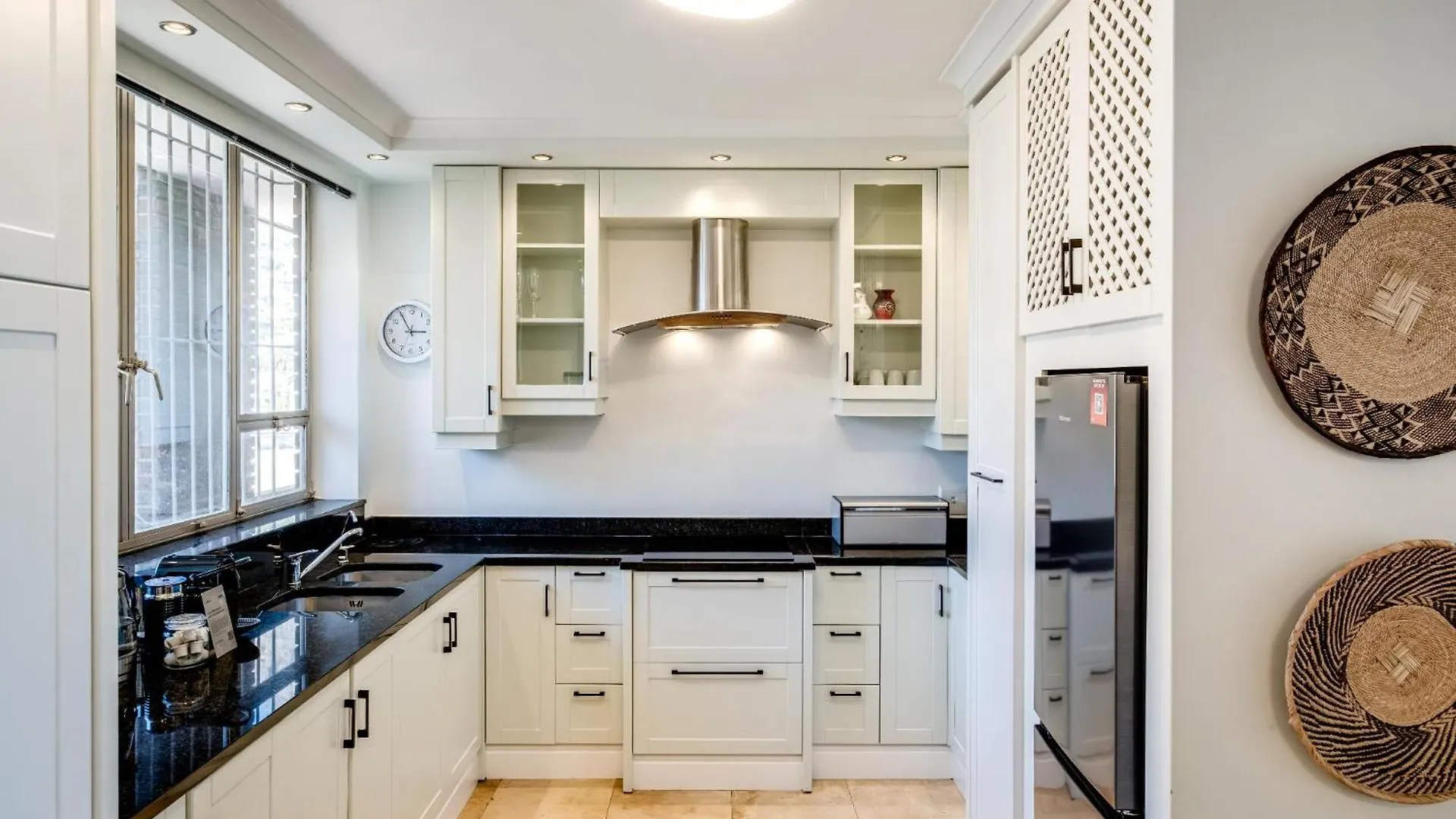 Camps Bay Beachside 2Bed W Sea View Cloud 9 Cape Town Apartment